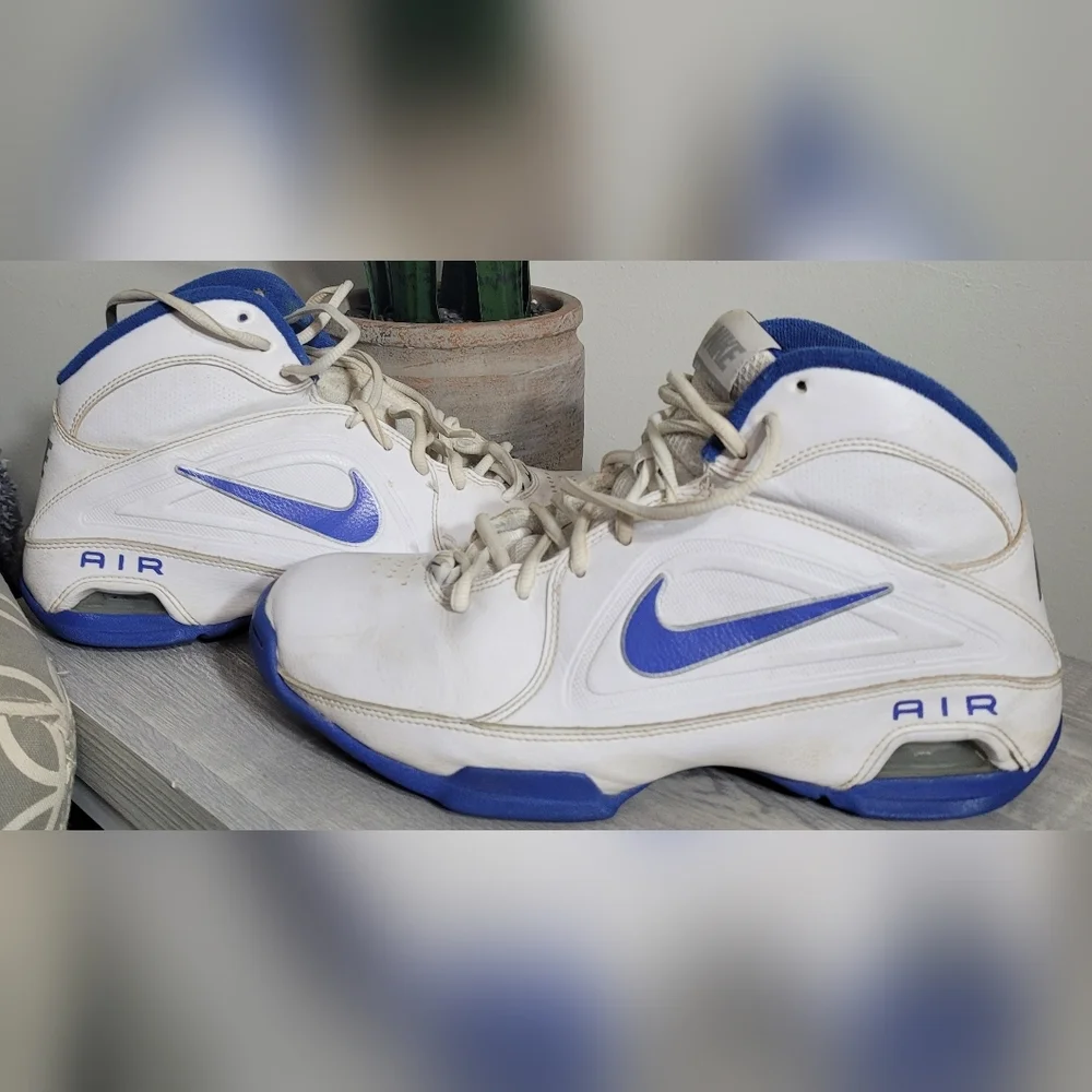 Nike Air Basketball Shoes White Blue Women’s Size 8.5 Athletic Sneakers